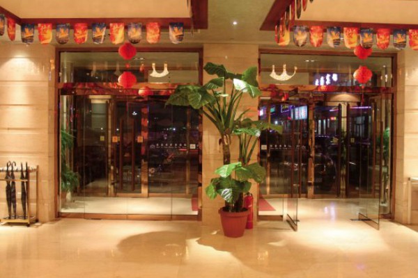 重庆小脸按摩，轻松抚平岁月痕迹